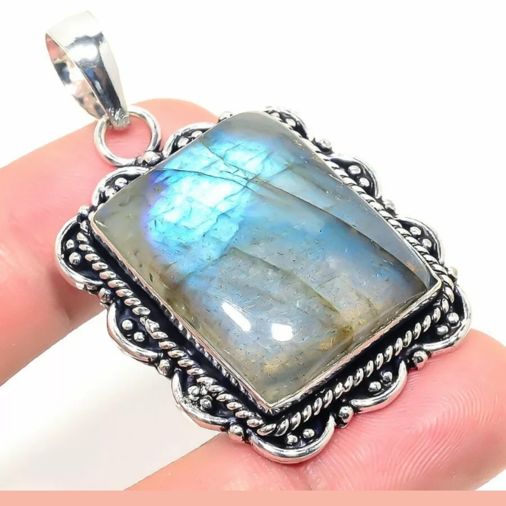 FINAL PRICE DROP! Labradorite Pendant